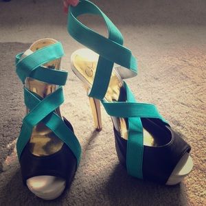 Strappy Summer color block sandal